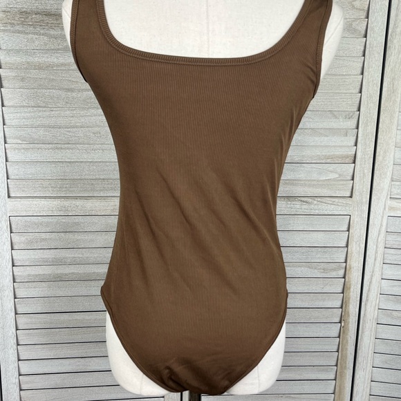 Sleeveless Bodysuit Lightweight Ribbed Fabric Brown-Large - Picture 2 of 2